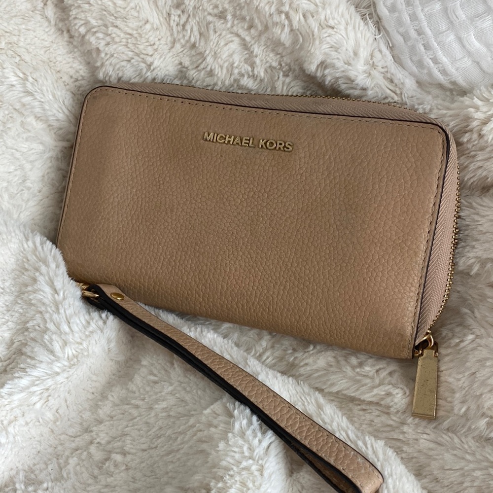 Michael Kors nude wallet